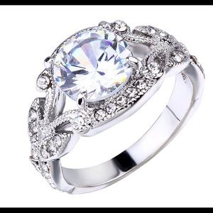 NEW!! 18k White Gold Vintage Style Diamond Ring